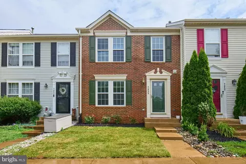 7055 Rogue Forest Ln, Gainesville, VA 20155