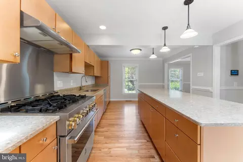 Entry Way - 10828 Moore Dr, Manassas, VA 20111 photo 5 of 12