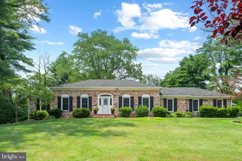 10828 Moore Dr, Manassas, VA 20111