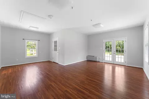 Living - 10828 Moore Dr, Manassas, VA 20111 photo 5 of 8