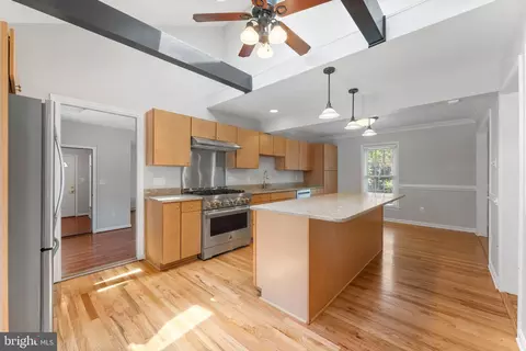 Entry Way - 10828 Moore Dr, Manassas, VA 20111 photo 3 of 12