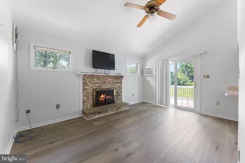 Living - 10828 Moore Dr, Manassas, VA 20111 photo 7 of 8