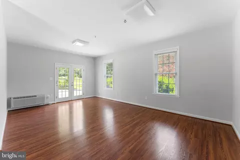 Living - 10828 Moore Dr, Manassas, VA 20111 photo 4 of 8