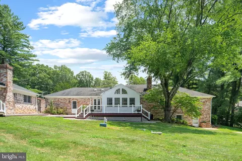 Exterior - 10828 Moore Dr, Manassas, VA 20111 photo 12 of 14