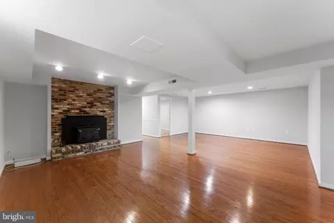 Living - 10828 Moore Dr, Manassas, VA 20111 photo 6 of 8