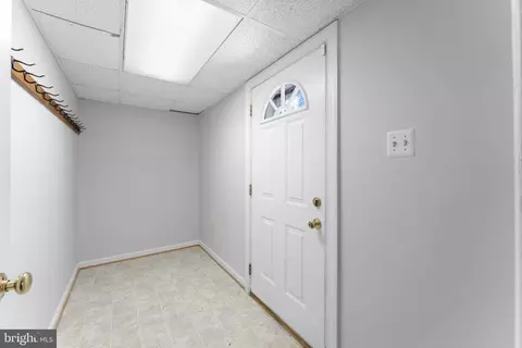 Entry Way - 10828 Moore Dr, Manassas, VA 20111 photo 10 of 12