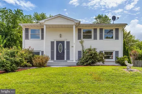 12915 Kidwell Dr, Woodbridge, VA 22193