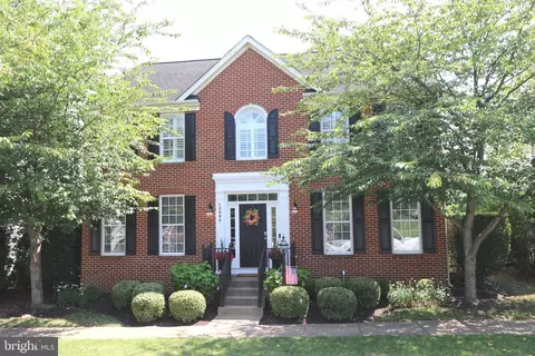 18008 Densworth Mews, Gainesville, VA 20155