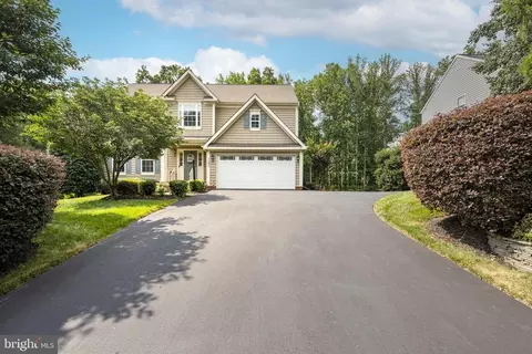 7891 Meadowgate Dr, Manassas, VA 20112