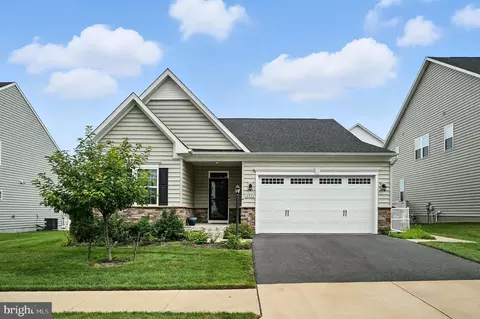 12221 Cranford Dr, Woodbridge, VA 22192