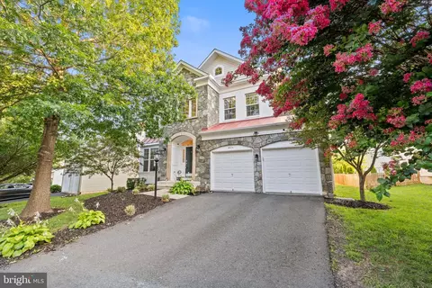 9024 Woodpecker Ct, Gainesville, VA 20155