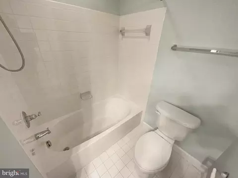 Bath - 18550 Kerill Rd, Triangle, VA 22172 photo 4 of 6