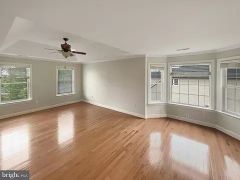 Living - 18550 Kerill Rd, Triangle, VA 22172 photo 3 of 7
