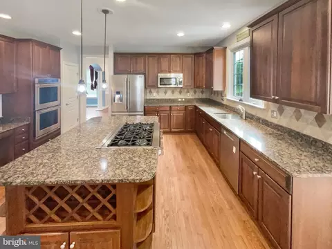 Kitchen - 18550 Kerill Rd, Triangle, VA 22172 photo 3 of 5