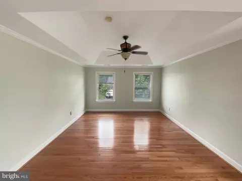 Living - 18550 Kerill Rd, Triangle, VA 22172 photo 6 of 7
