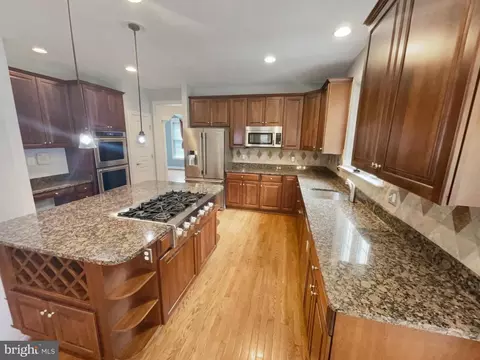 Kitchen - 18550 Kerill Rd, Triangle, VA 22172 photo 4 of 5