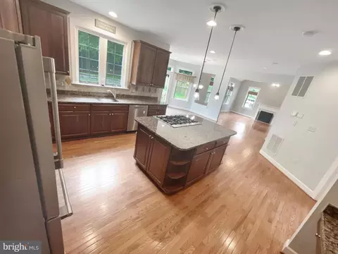 Kitchen - 18550 Kerill Rd, Triangle, VA 22172 photo 2 of 5