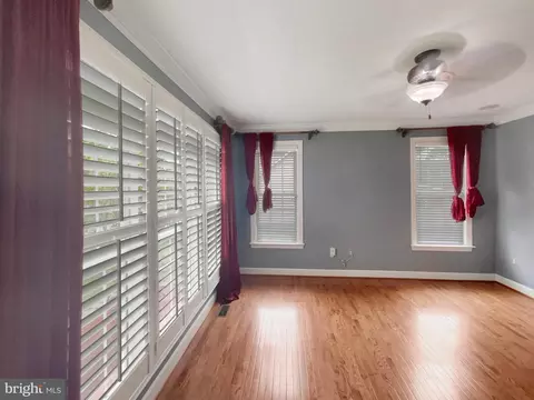 Living - 18550 Kerill Rd, Triangle, VA 22172 photo 4 of 7