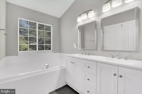 8302 Wallace Ln, Manassas, VA 20109 photo 11