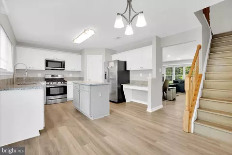8302 Wallace Ln, Manassas, VA 20109 photo 6