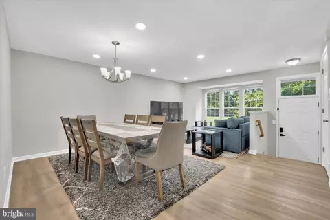 8302 Wallace Ln, Manassas, VA 20109 photo 4