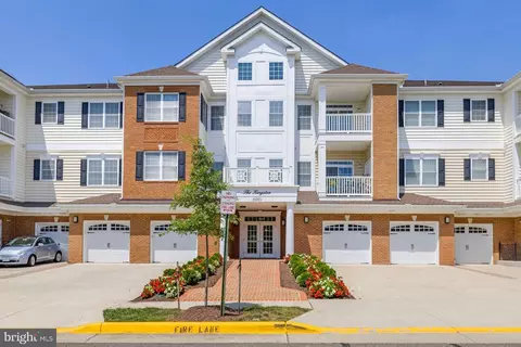 15201 Royal Crest Dr #303, Haymarket, VA 20169