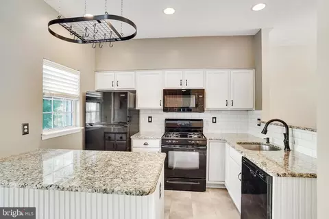 4254 Ashmere Cir, Dumfries, VA 22025 photo 6