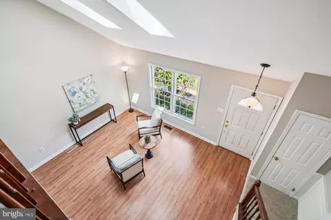 Entry Way - 4337 Jonathan Ct, Dumfries, VA 22025 photo 3 of 4