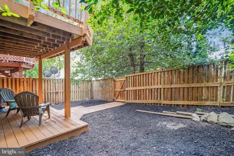 Exterior - 4337 Jonathan Ct, Dumfries, VA 22025 photo 5 of 7