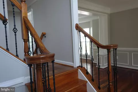 8196 Tenbrook Dr, Gainesville, VA 20155 photo 4