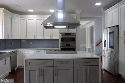 8196 Tenbrook Dr, Gainesville, VA 20155 photo 17