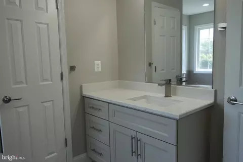 8196 Tenbrook Dr, Gainesville, VA 20155 photo 29