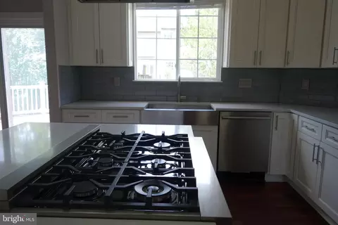 8196 Tenbrook Dr, Gainesville, VA 20155 photo 16