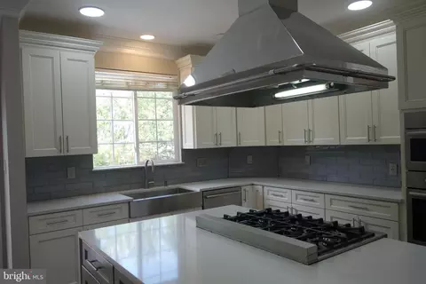 8196 Tenbrook Dr, Gainesville, VA 20155 photo 15