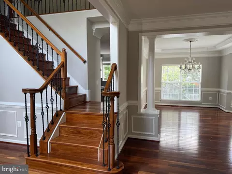 8196 Tenbrook Dr, Gainesville, VA 20155 photo 3