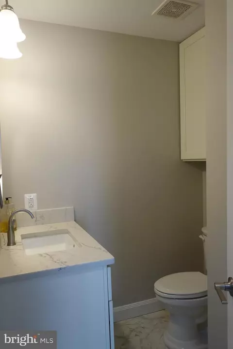 8196 Tenbrook Dr, Gainesville, VA 20155 photo 12