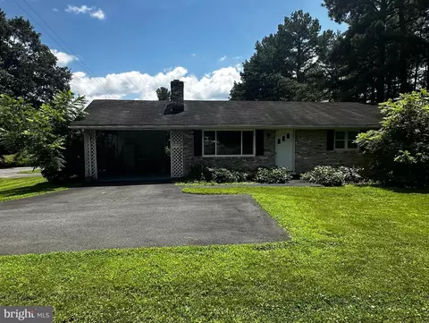 8105 Devlin Rd, Bristow, VA 20136