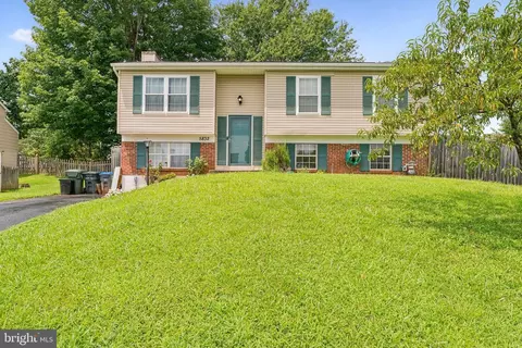 5832 Riverside Dr, Woodbridge, VA 22193