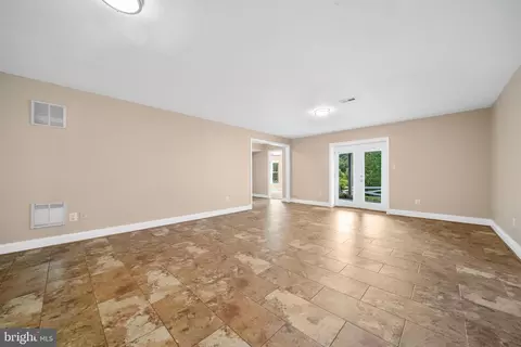 Living - 6709 Buglecall Pl, Gainesville, VA 20155 photo 6 of 6