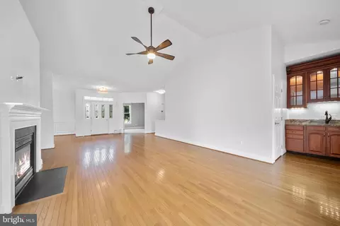 Living - 6709 Buglecall Pl, Gainesville, VA 20155 photo 5 of 6