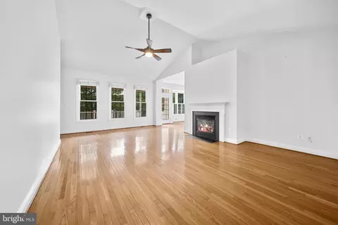 Living - 6709 Buglecall Pl, Gainesville, VA 20155 photo 2 of 6