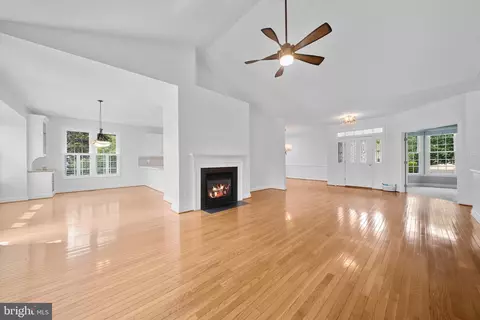 Living - 6709 Buglecall Pl, Gainesville, VA 20155 photo 4 of 6