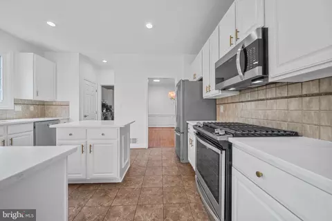 Kitchen - 6709 Buglecall Pl, Gainesville, VA 20155 photo 3 of 7