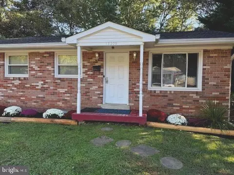 13209 Hawthorn Ln, Woodbridge, VA 22193