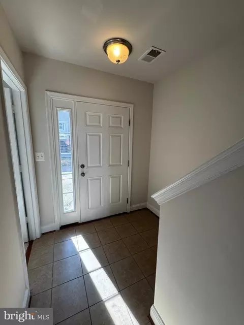 Entry Way - 4232 Potomac Highlands Cir, Triangle, VA 22172 photo 5 of 5