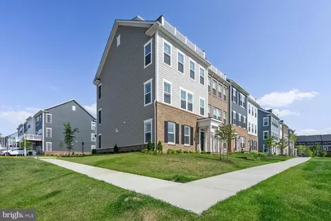 17300 Turnstone Dr, Dumfries, VA 22026