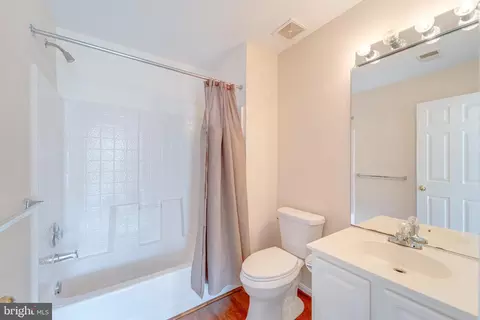 Bath - 16285 Aspen Trail Ct, Triangle, VA 22172 photo 2 of 2