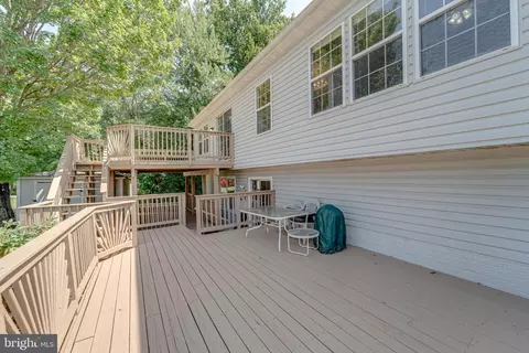 Exterior - 16285 Aspen Trail Ct, Triangle, VA 22172 photo 8 of 11