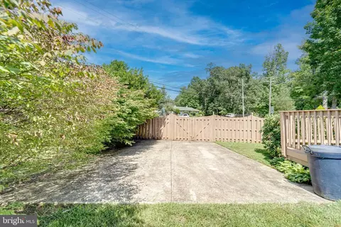 Exterior - 16285 Aspen Trail Ct, Triangle, VA 22172 photo 6 of 11
