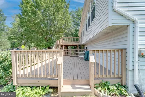 Exterior - 16285 Aspen Trail Ct, Triangle, VA 22172 photo 7 of 11